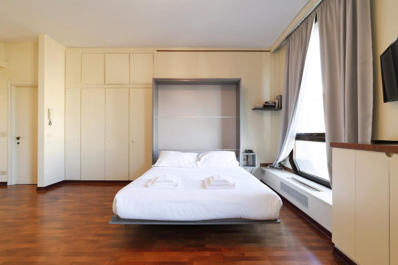 Duomo Luxury Apartment VII Милан Экстерьер фото